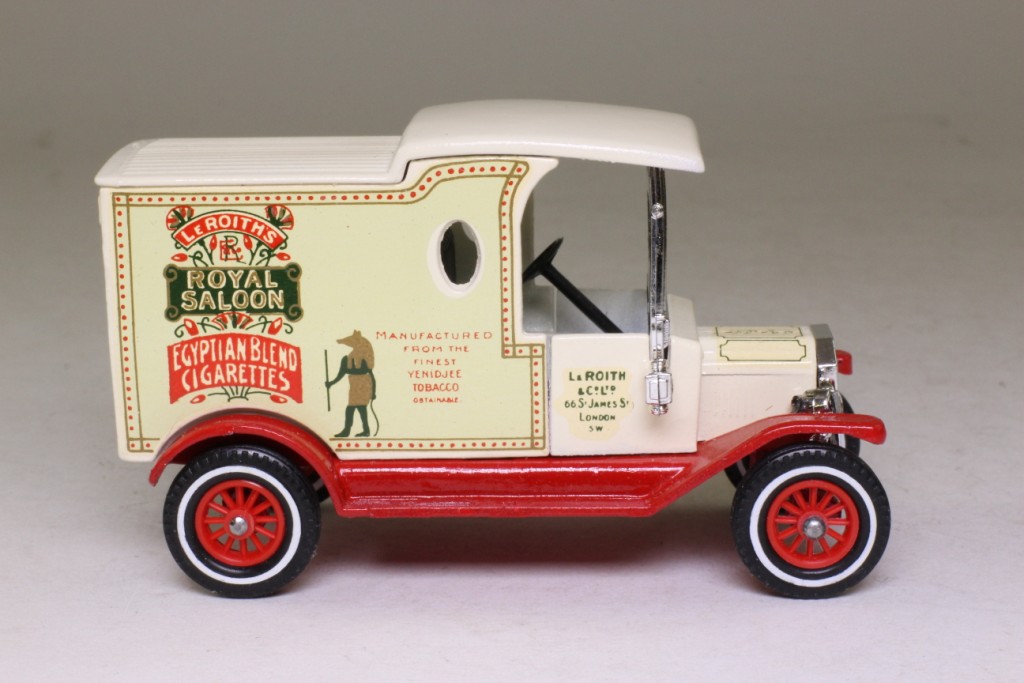 Royal Saloon Egyptian Cigarettes (Creaks of Camberley - AC35)